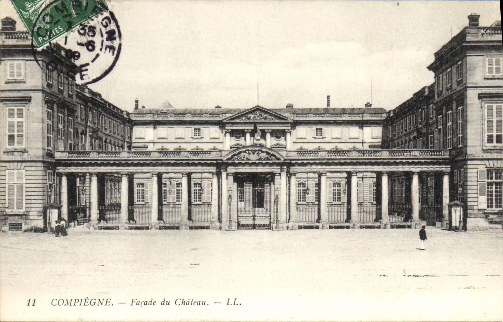 CPA Compiegne Facade du Chateau 