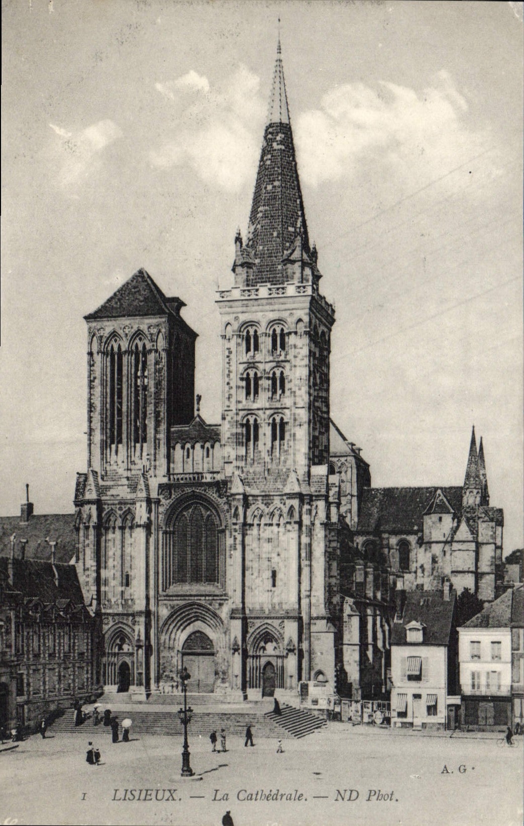 CPA Lisieux La Cathedrale 
