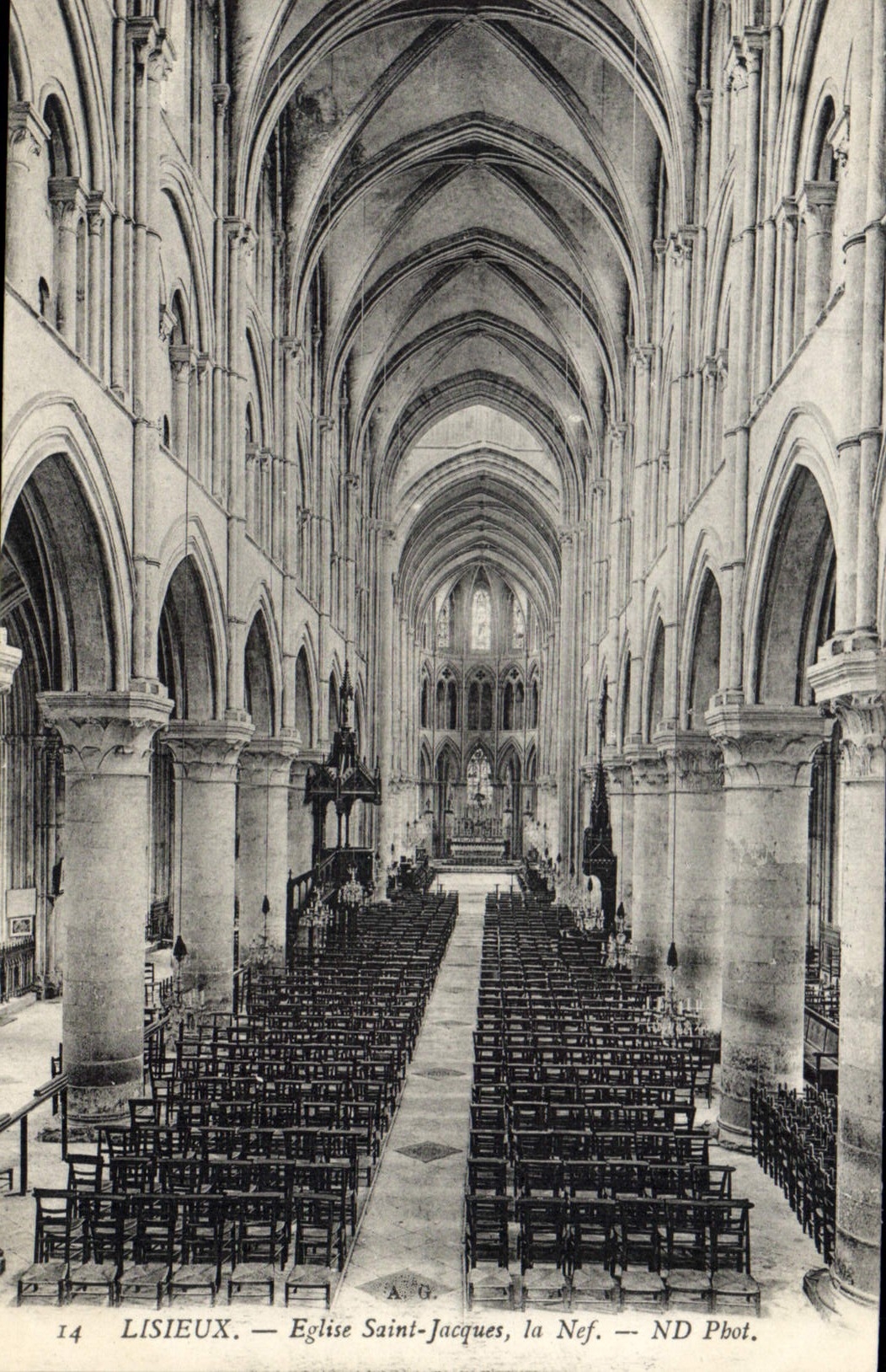 CPA Lisieux Eglise Saint Jacques La Nef 