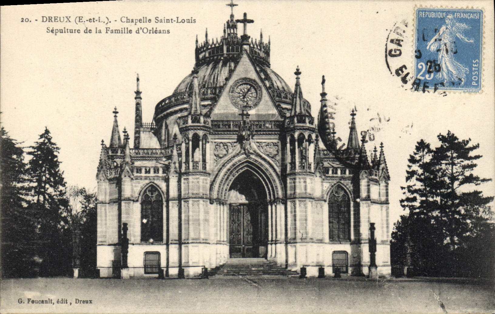 CPA Dreux E et L Chapelle Saint Louis Sepulture de la Famille d'Orleans