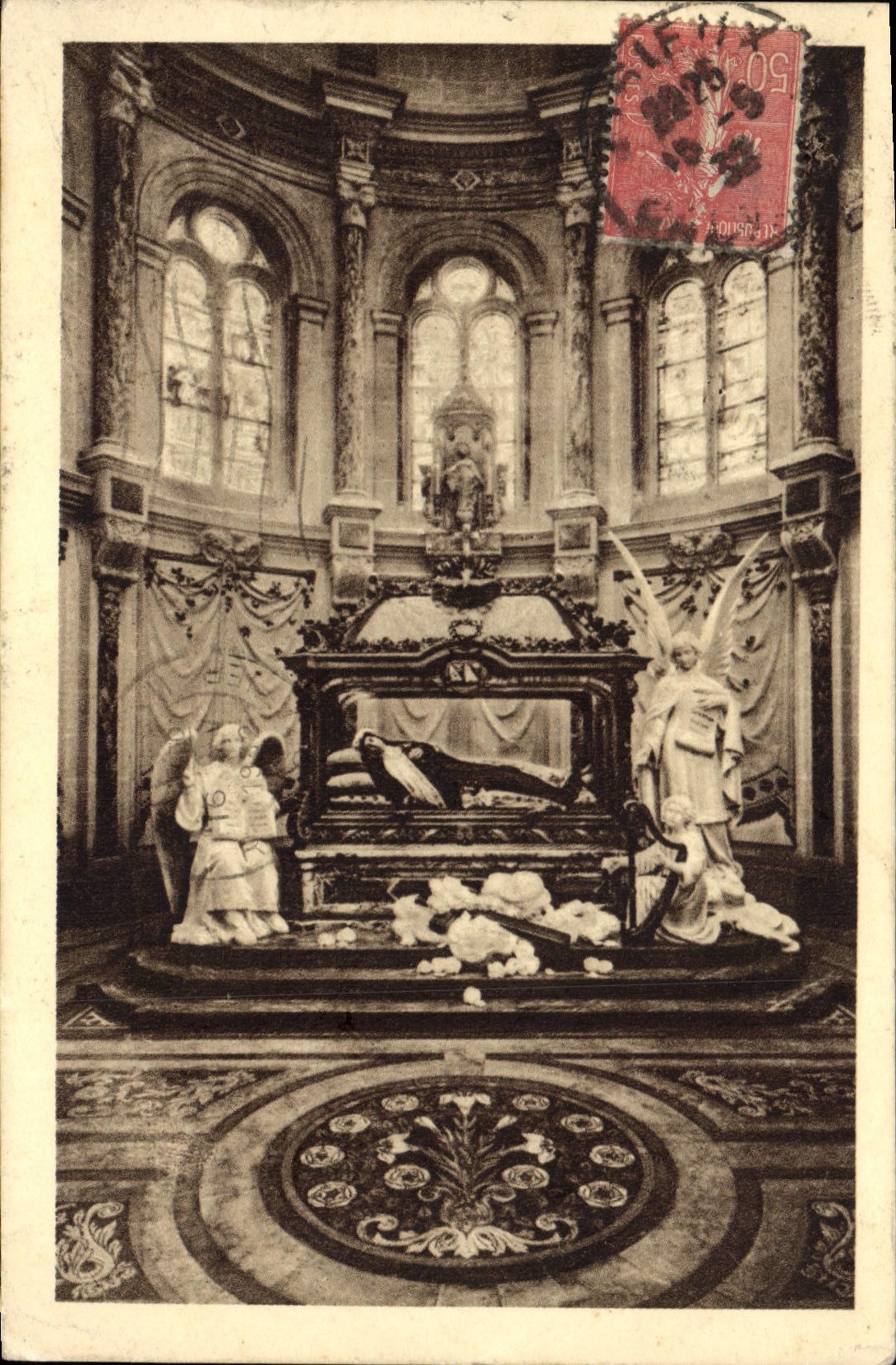 CPA Chapelle et Chasse de Sainte Therese de l'Enfant Jesus au Carmel de Lisieux dues envierement aux
