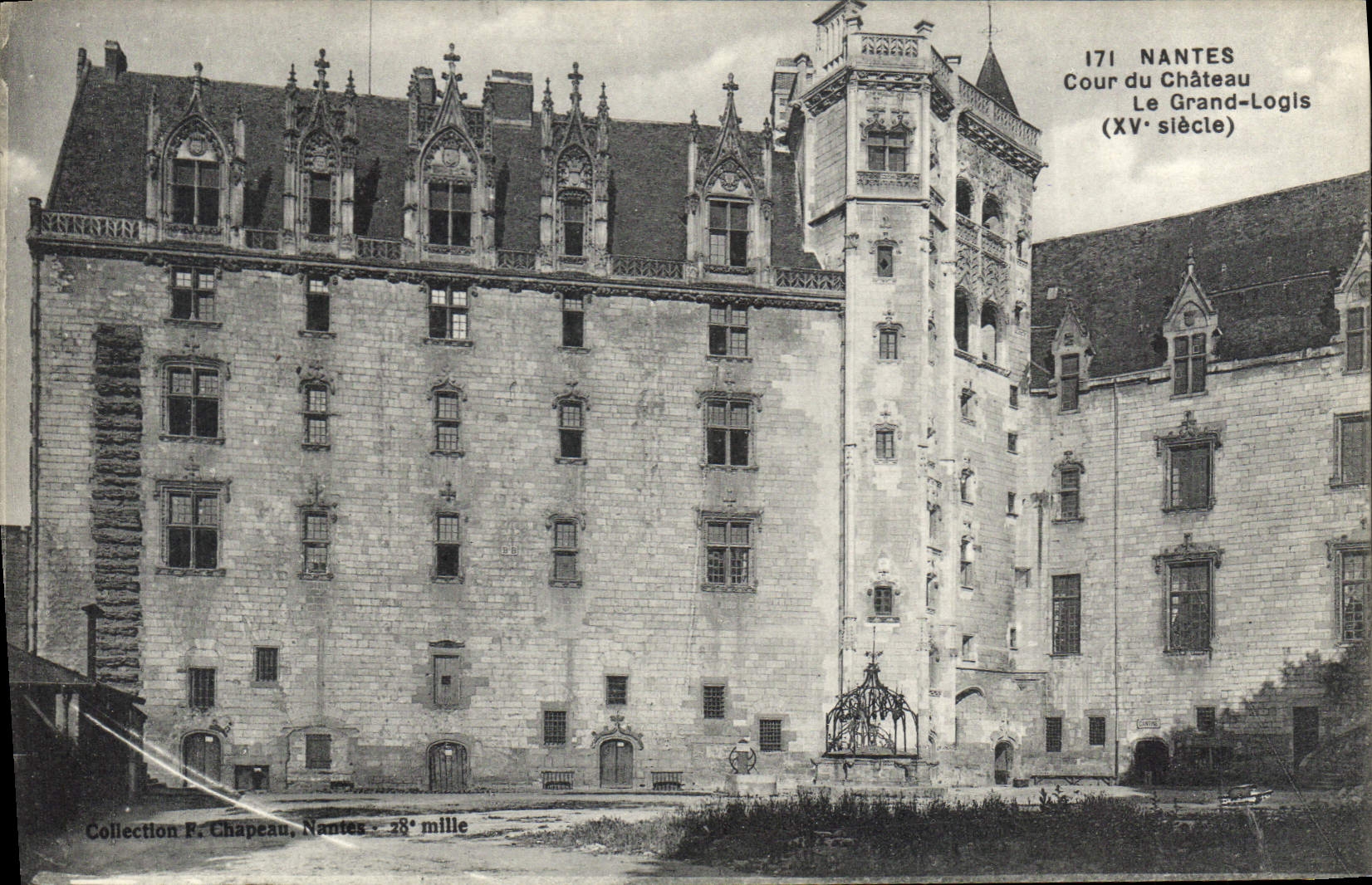 CPA Nantes Cour du Chateau le Grand Logis XV siecle 