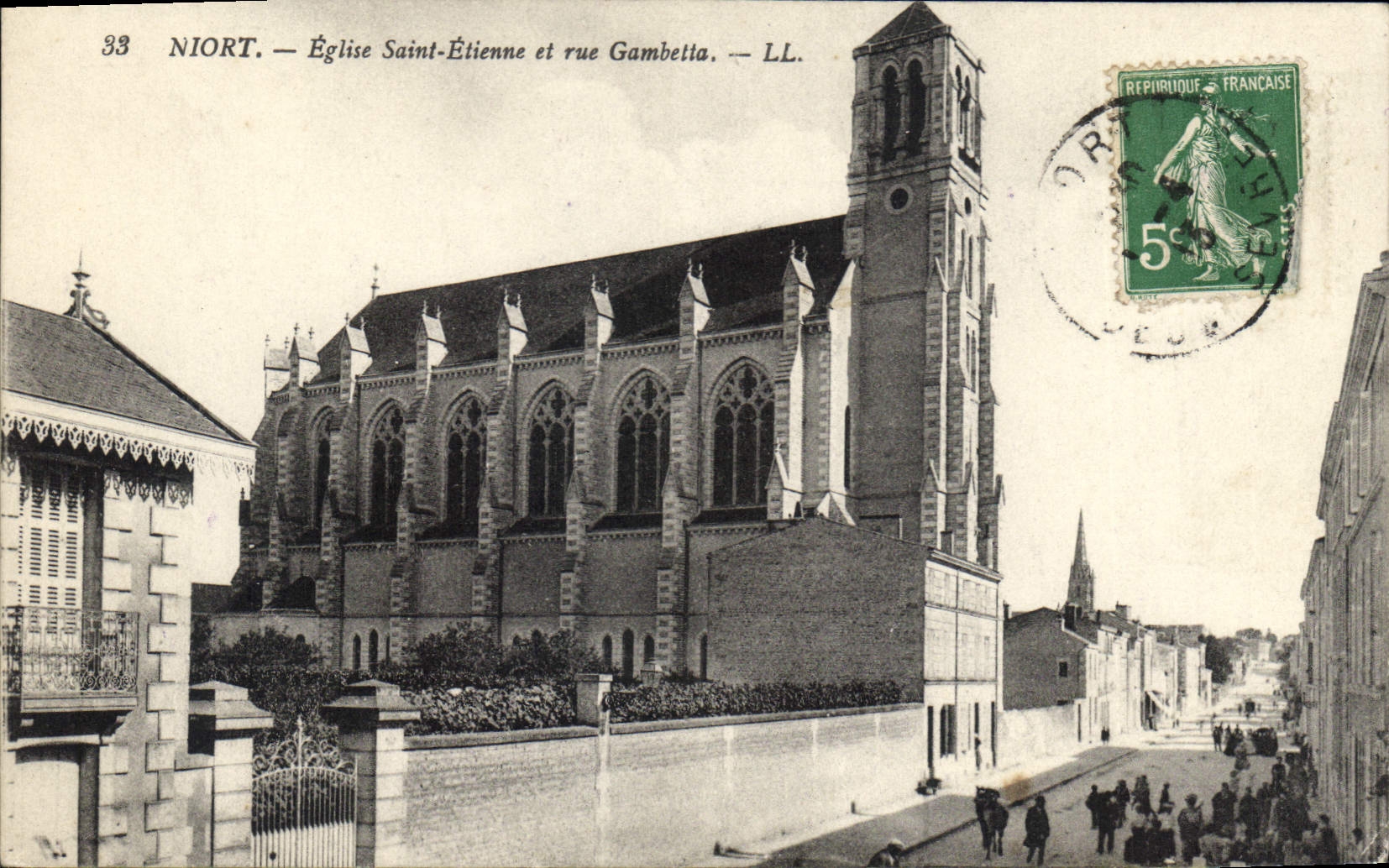 CPA Nort Eglise Saint Etienne et rue Gambetta 