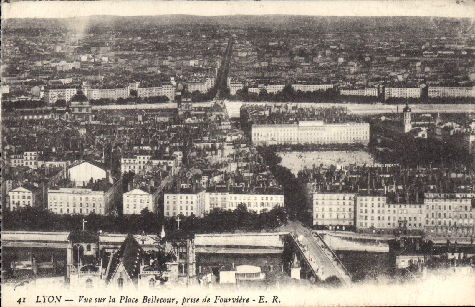 CPA Lyon vue sur la Place Bellecour prise de Fourviere
