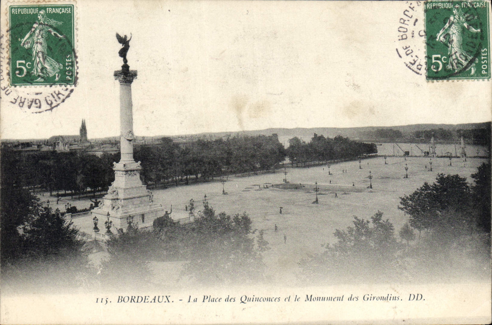 CPA Bordeaux la place des Quinconces et le Monument des Girondins