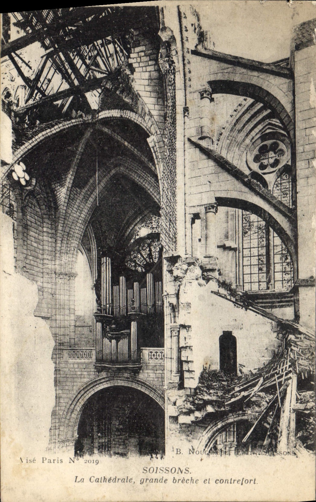 CPA Soissons la Cathedrale Grande Breche et Contrefort 