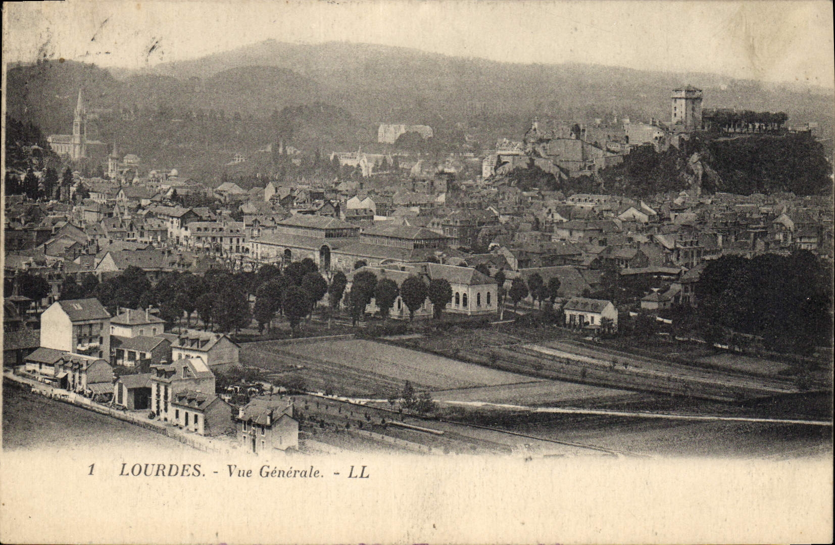 CPA Lourdes vue generale 