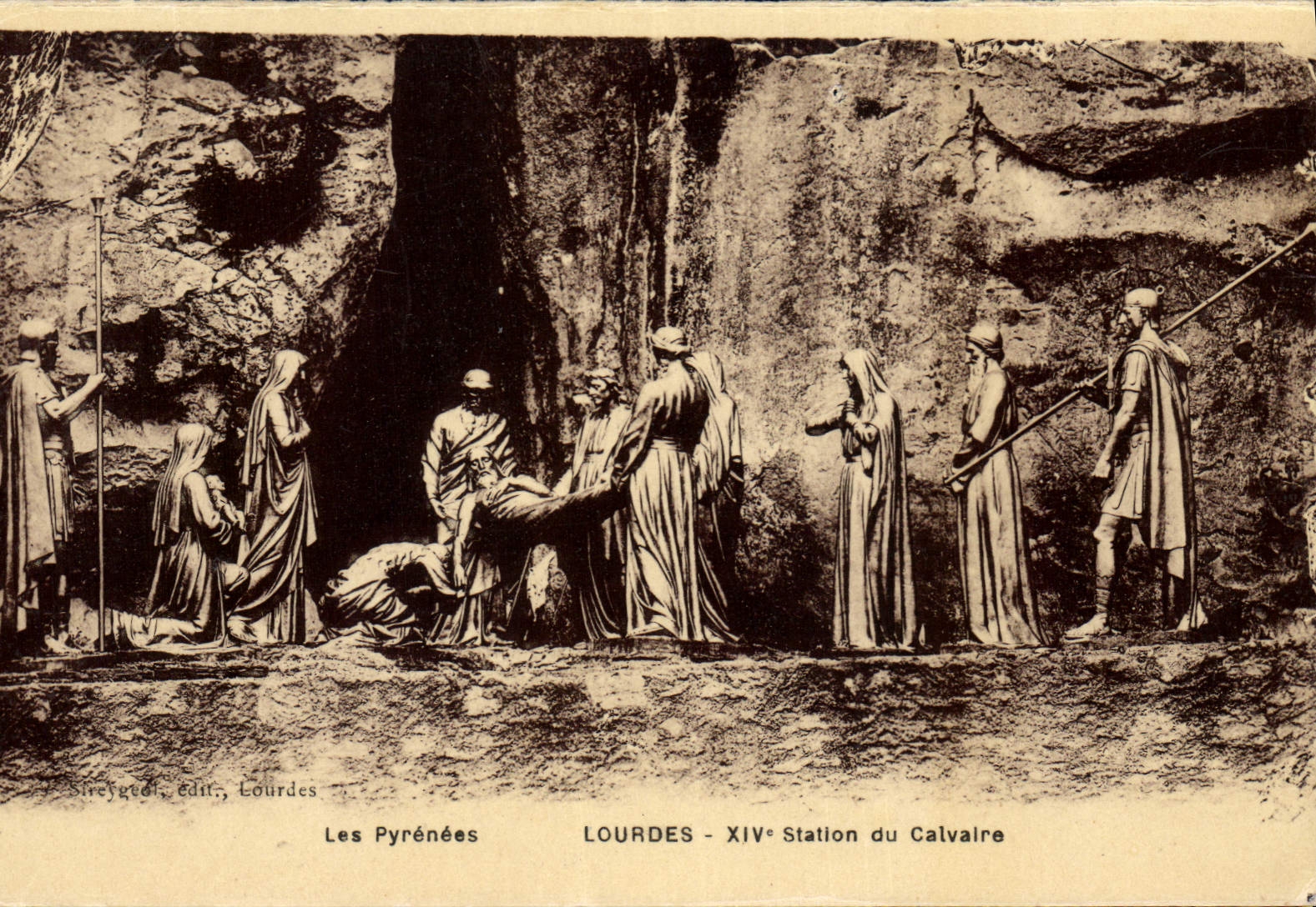 CPA Les Pyrenees Lourdes XIV station du Calvaire 