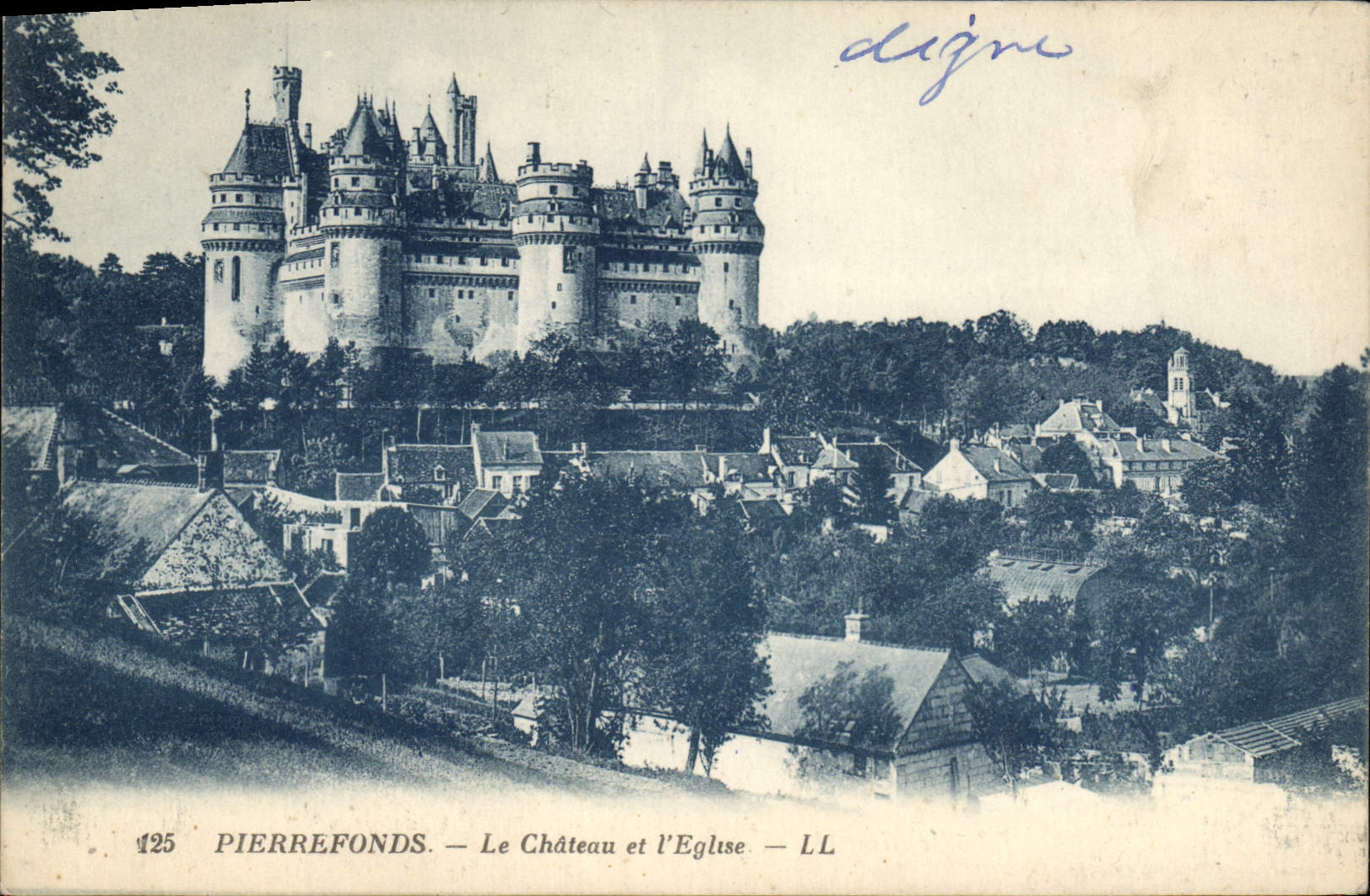 CPA Pierrefonds le Chateau et l'Eglise 