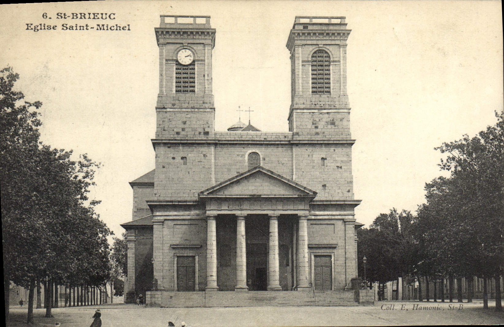 CPA St Brieuc Eglise Saint Michel 