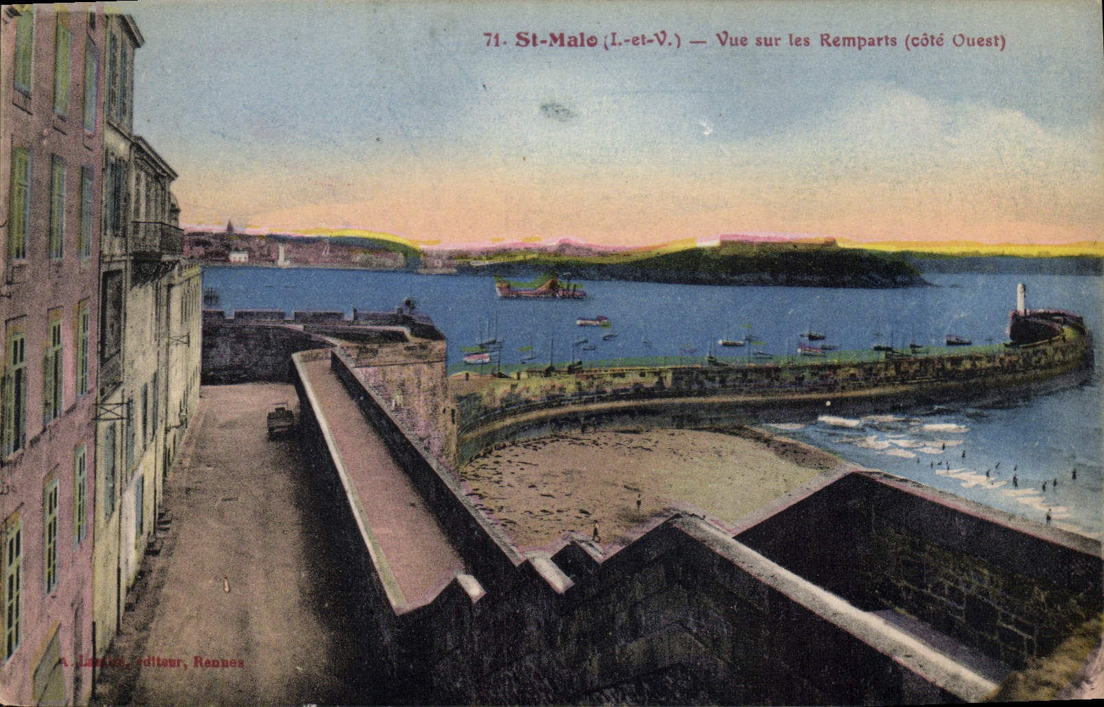 CPA St Malo I et V vue sur les Remparts Cote Ouest