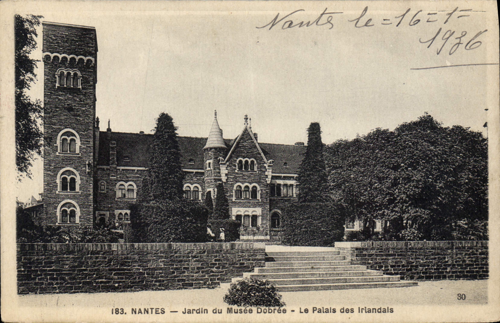 CPA Nantes Jardin du Musee Dobree le Palais des Iriandals 