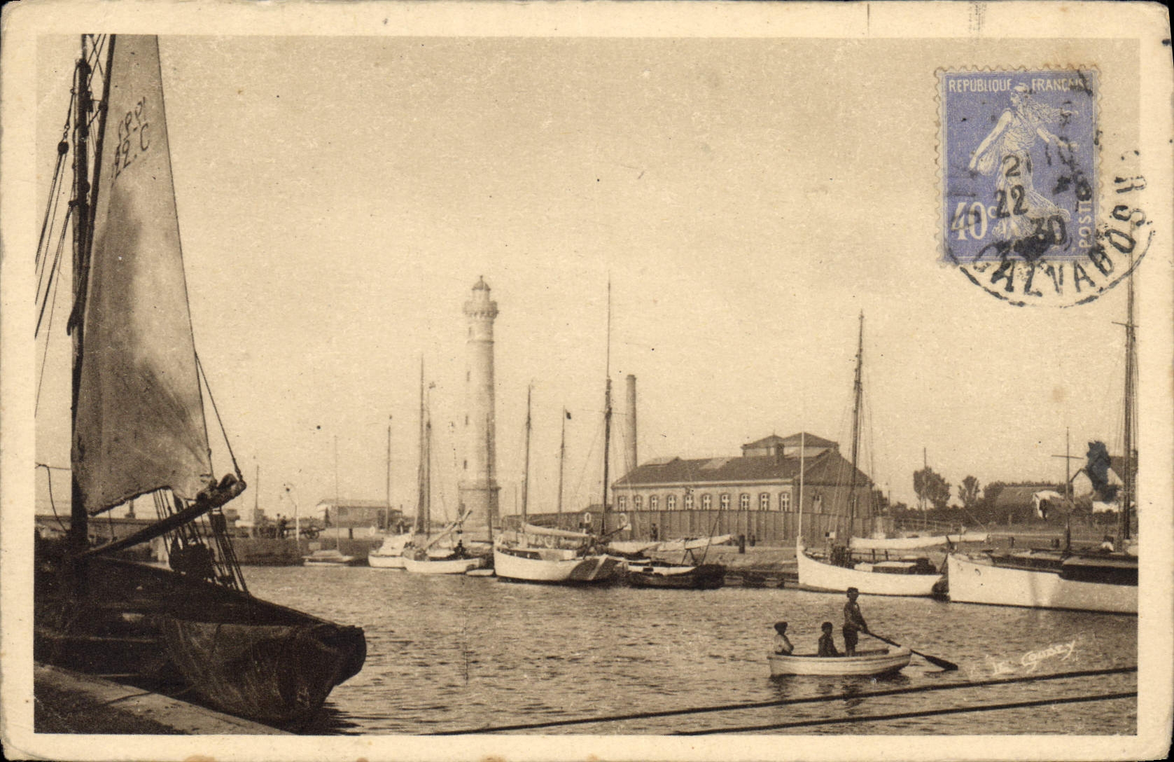 CPA Les Belles Places Normandes le Port et les Yachts au centre le Phare Ouistreham Riva Bella