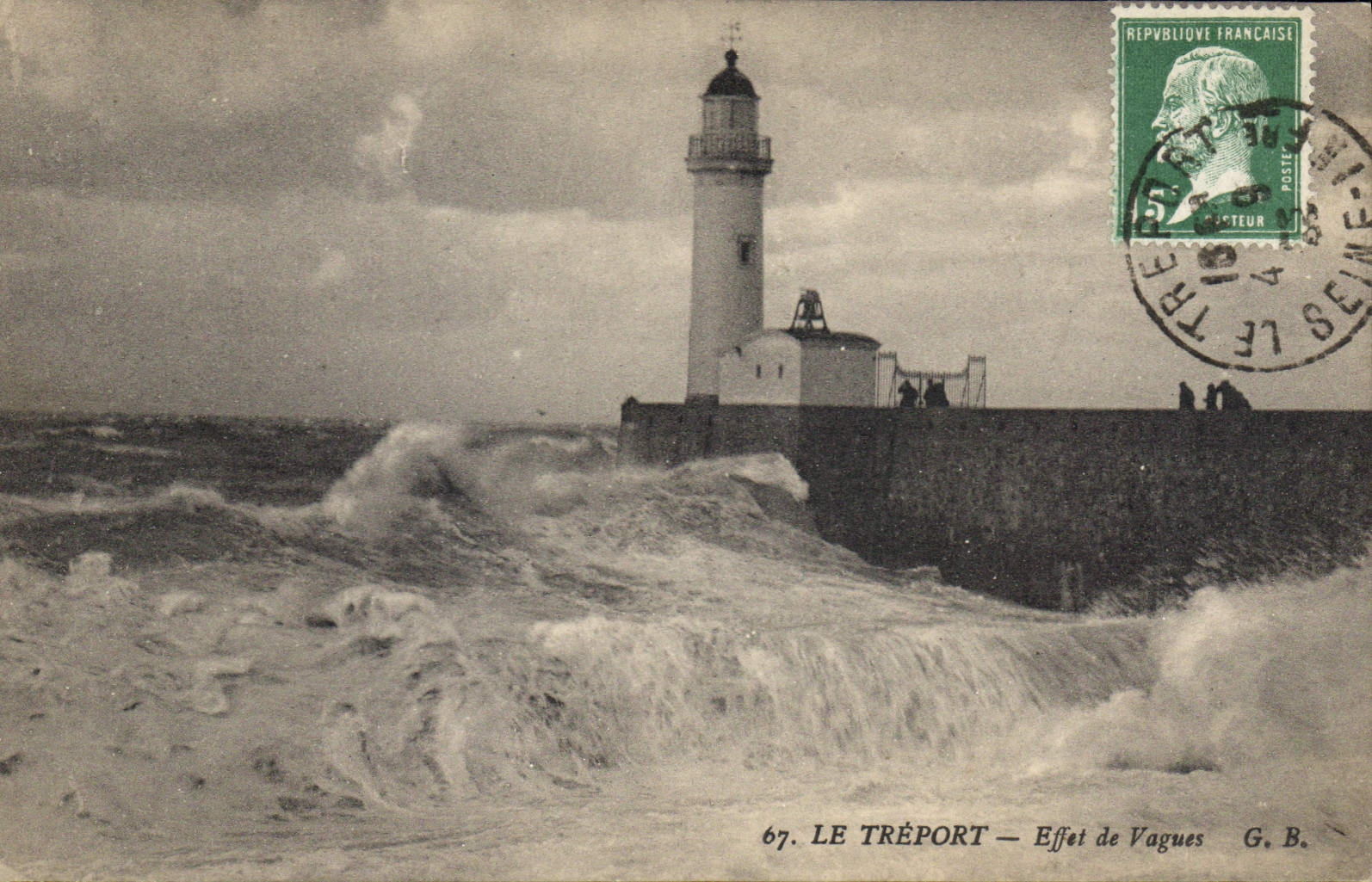 CPA Le Treport Effet de Vagues Phare