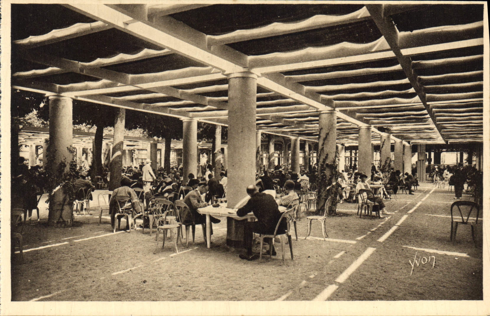 CPA Vichy Allier les Pergolas 