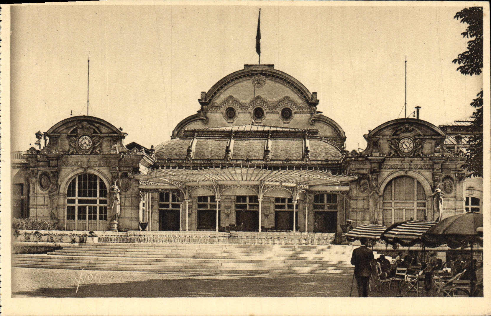CPA Vichy Allier Facade du Grand Casino 