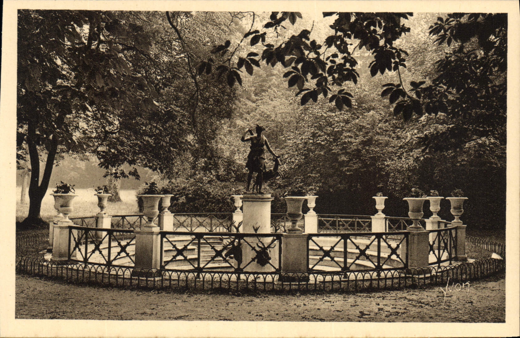 CPA Fontainebleau S et M Jardins du Palais Fontaine de Diane 