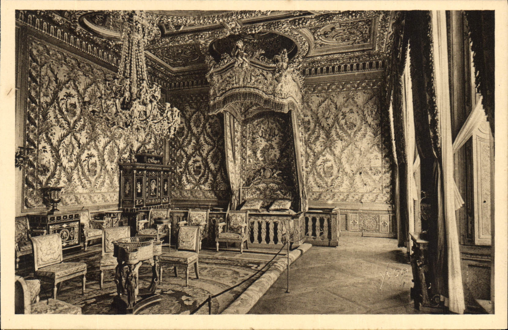 CPA Fontainebleau S et M le Palais Chambre des Reines et des Imperatrices 