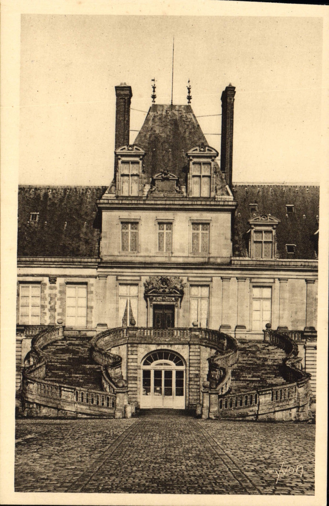 CPA Fontainebleau S et M le Palais Escalier du Fer a Cheval
