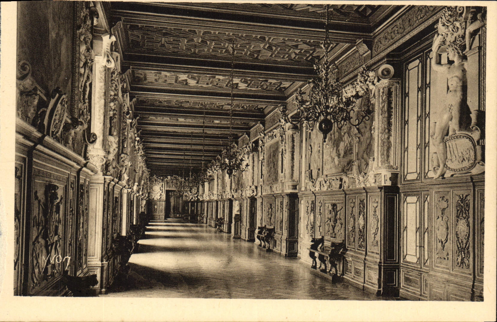 CPA Fontainebleau S et M le Palais Gelerie Francois Ier 