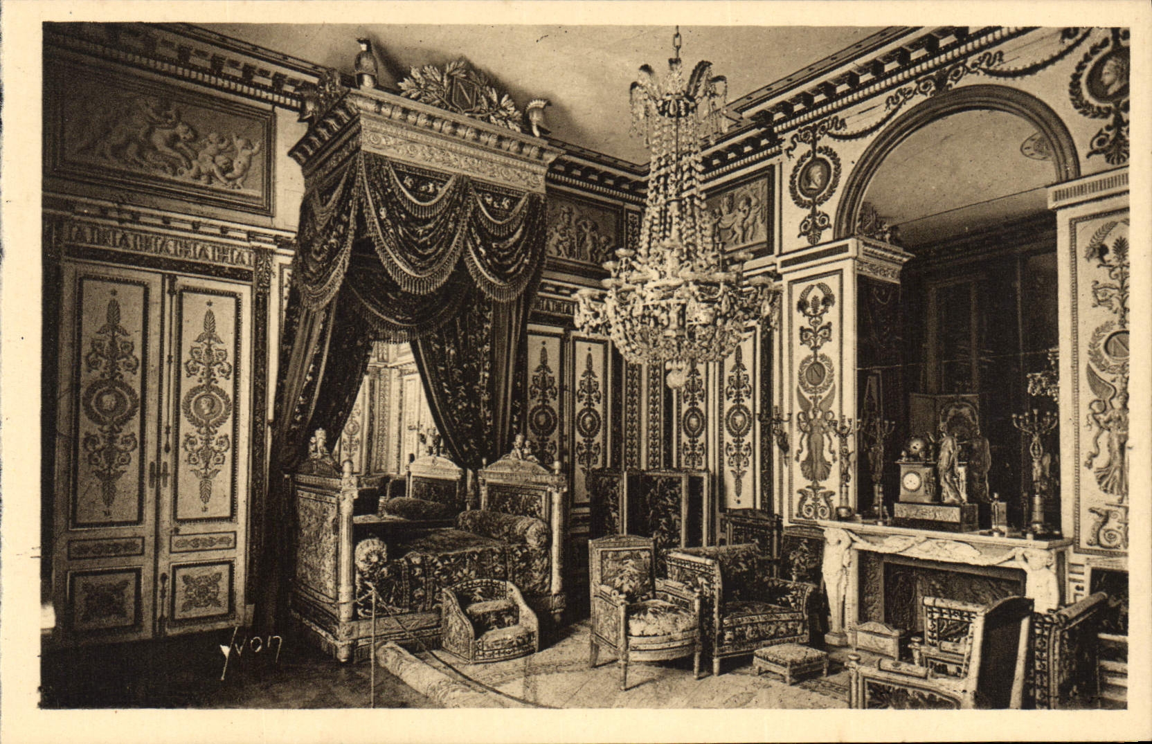 CPA Fontainebleau S et M le Palais Chambre a Coucher de Napoleon Ier 