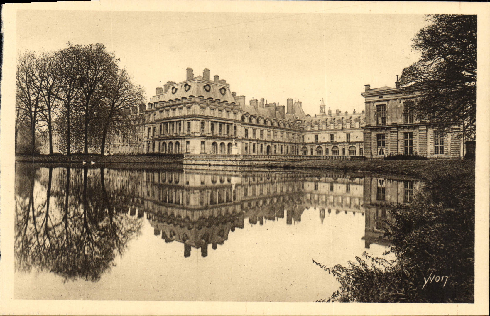 CPA Fontainebleau S et M le Palais vue d'Ensemble 