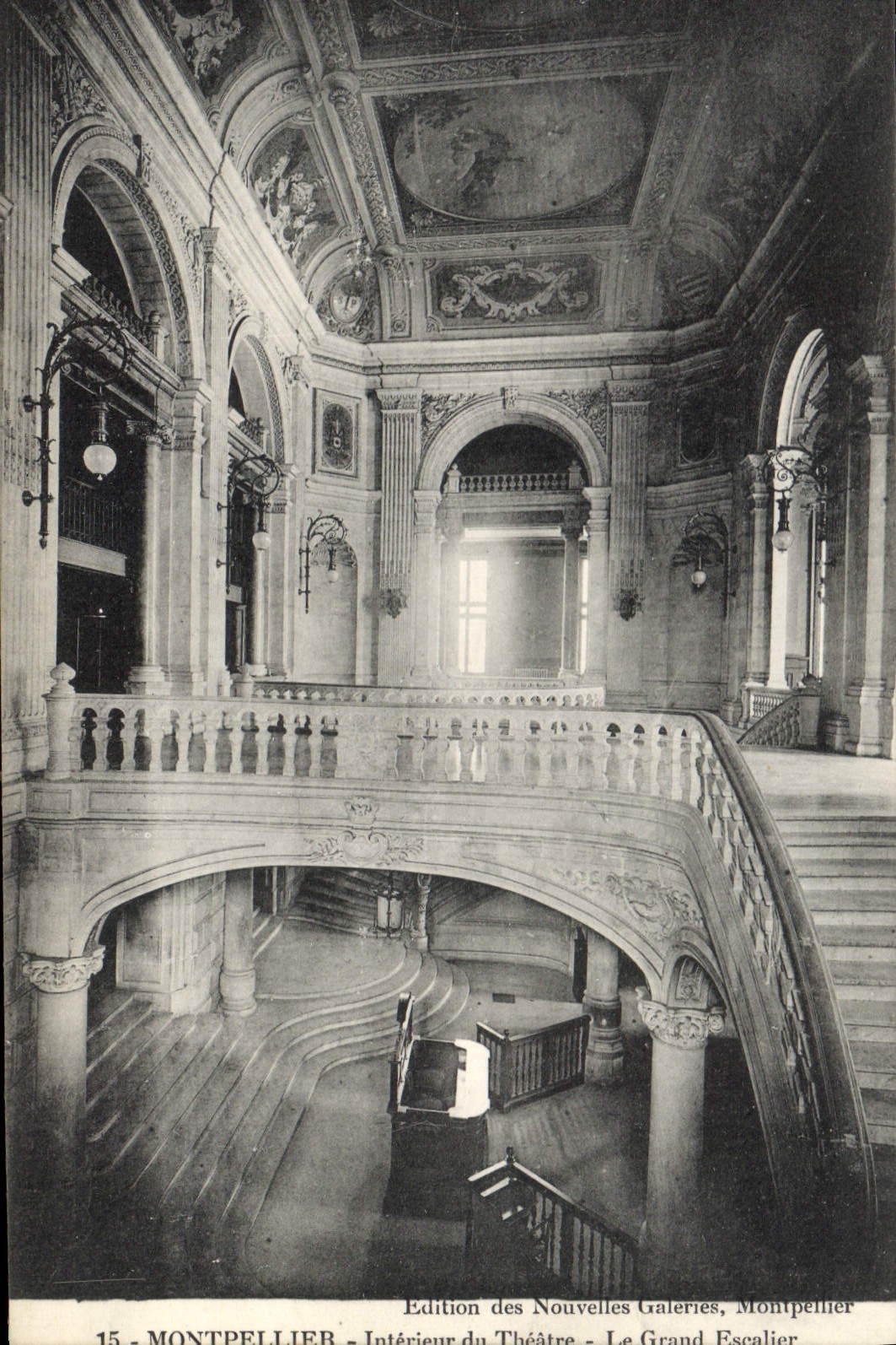 CPA Montpellier Interieur du Theatre le Grand Escalier 