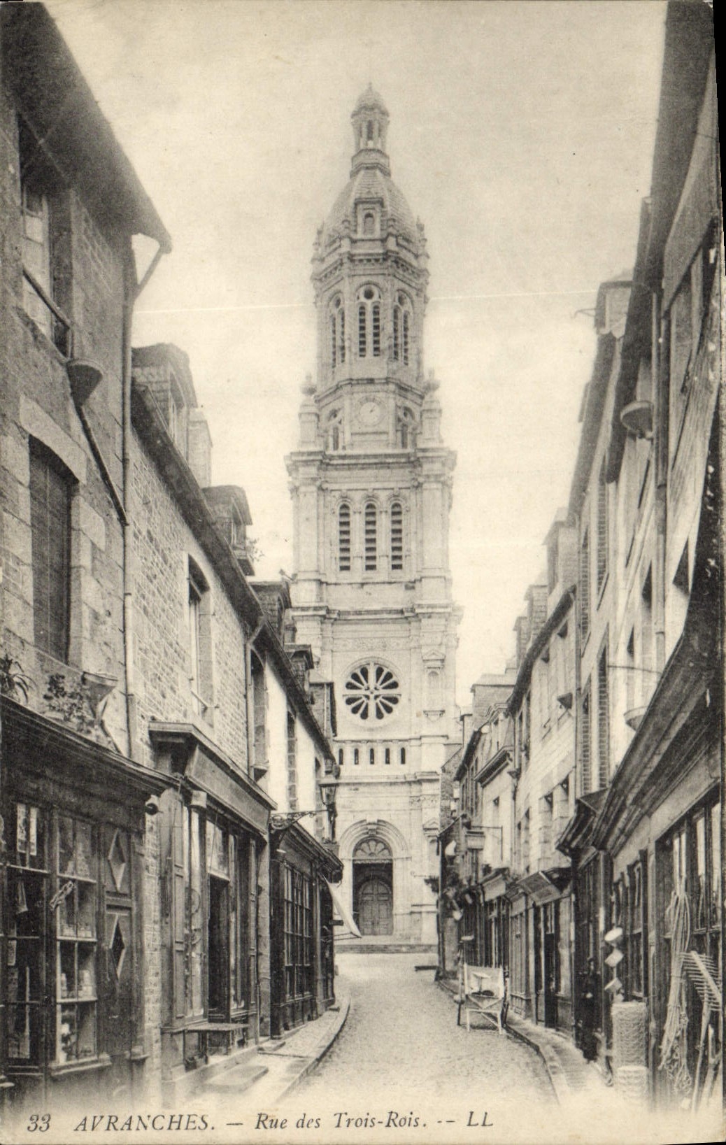 CPA Avranches rue des Trois Rois 