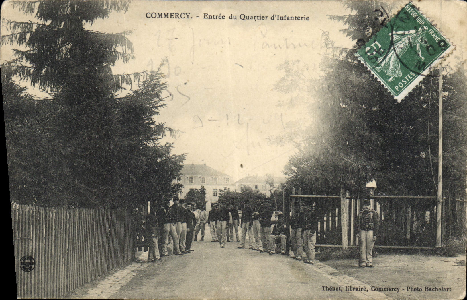 CPA Commercy Entree du Quartier d'Infanterie Militaria