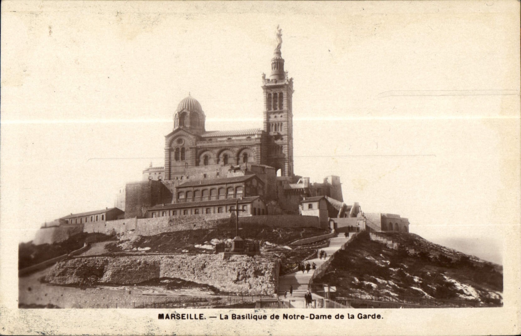 CPA Marseille la Basilique de Notre Dame de la Garde 