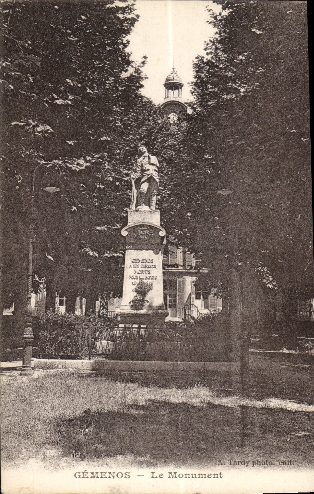 CPA Gemenos le Monument
