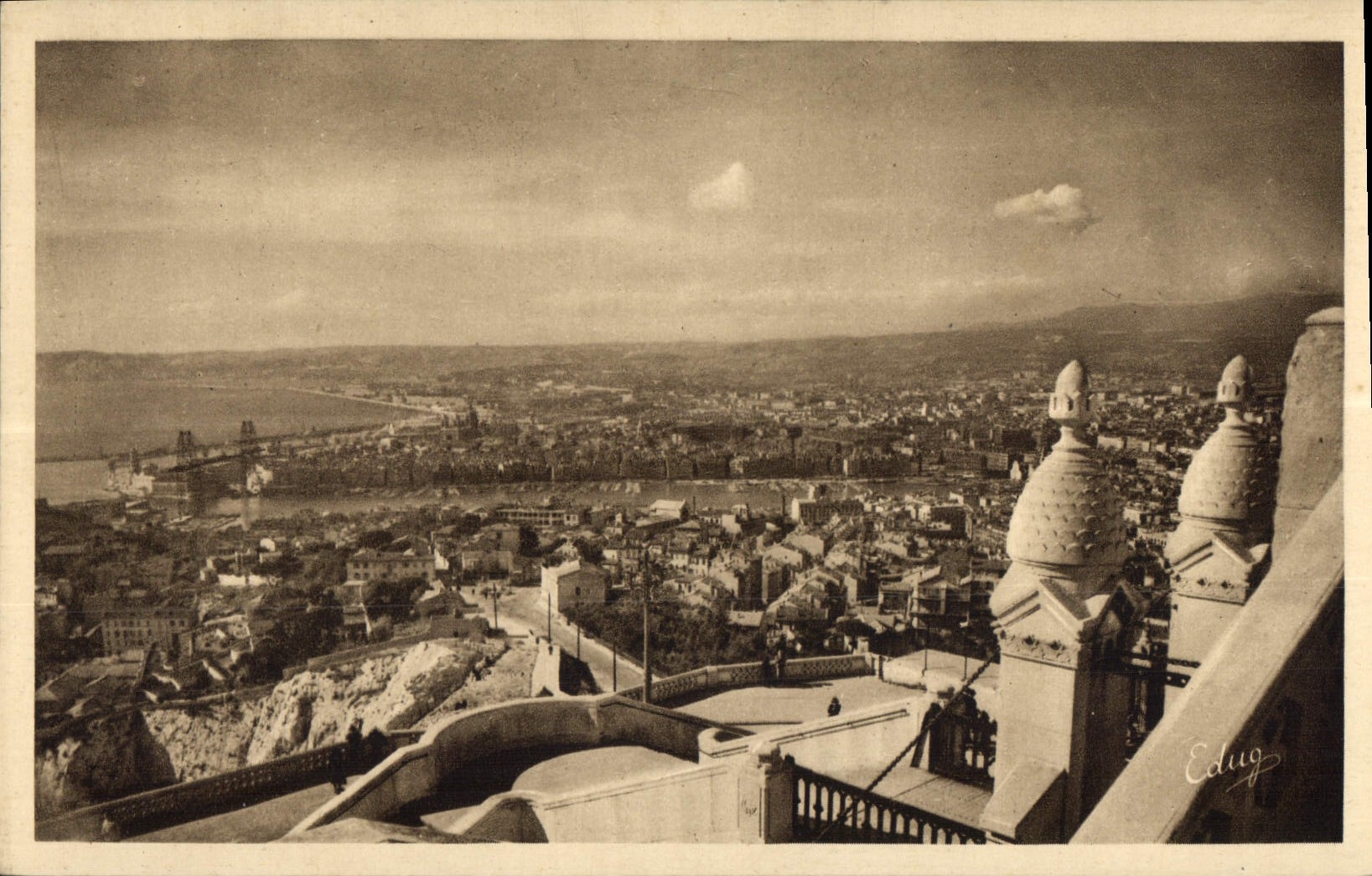 CPA Marseille le Vieux Port vu de Notre Dame de la Garde 