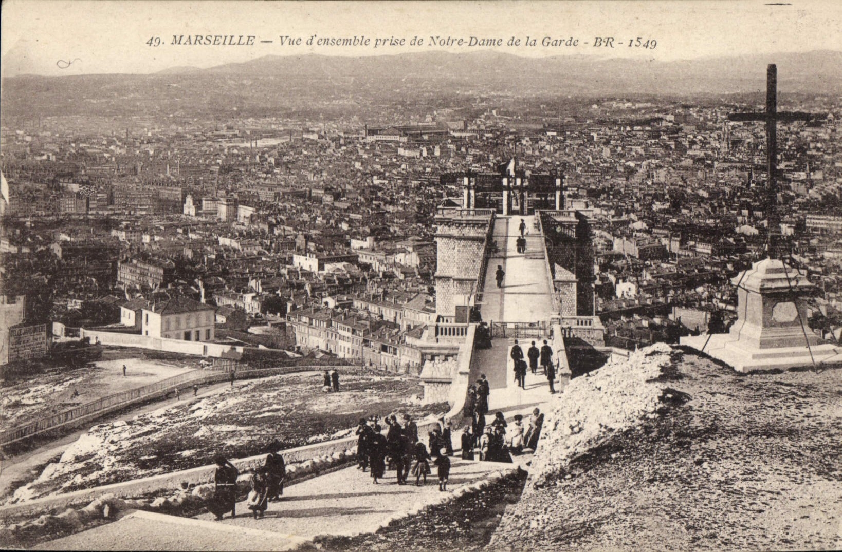 CPA Marseille vue d'ensemble prise de Notre Dame de la Garde 
