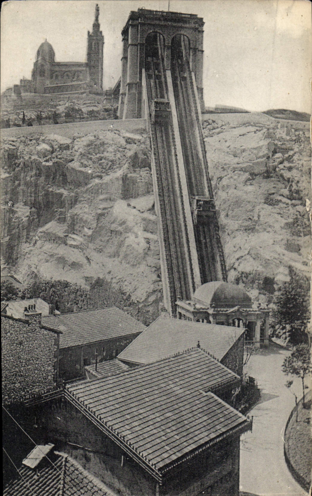 CPA Marseille Les Ascenseurs de Notre Dame de la Garde 