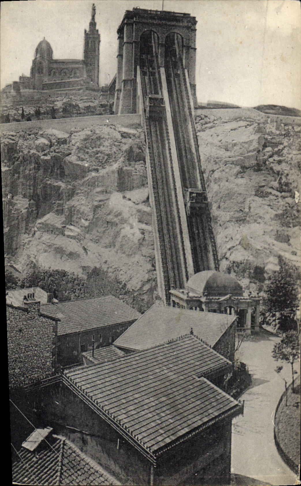 CPA Marseille Les Ascenseurs de Notre Dame de la Garde 