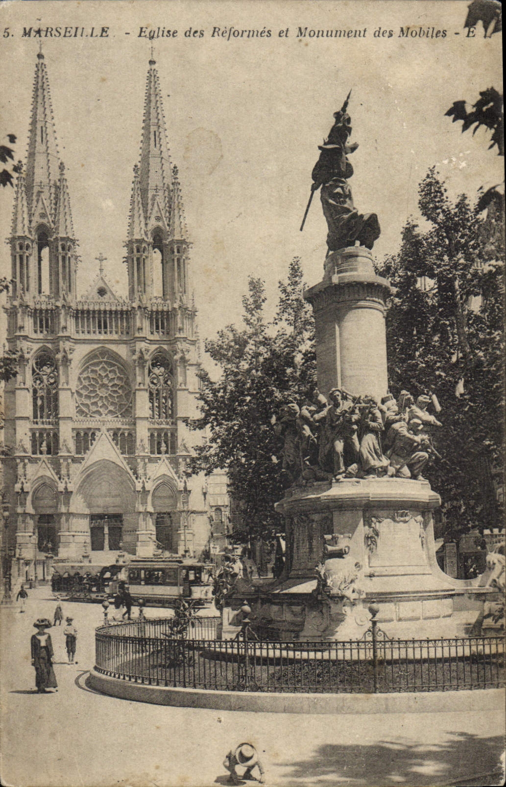 CPA Marseille Eglise des Reformes et Monument des Mobiles 