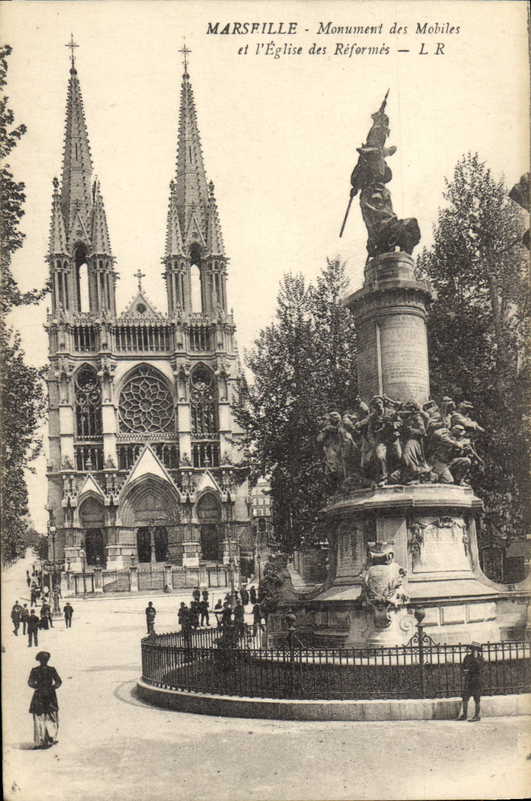 CPA Marseille Monument des Mobiles et l'Eglise des Reformes 
