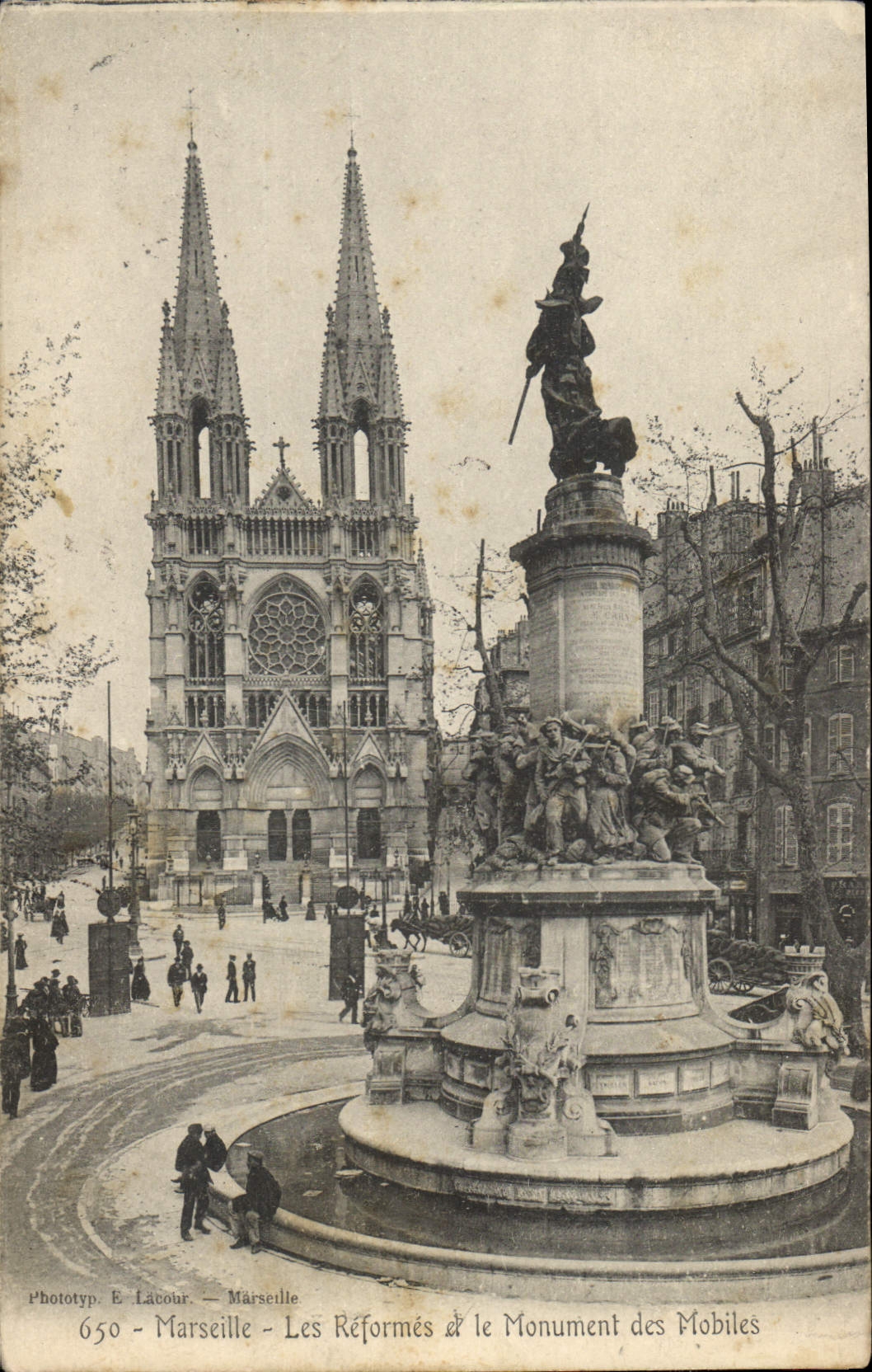 CPA Marseille Les Reformes et le Monument des Mobiles 
