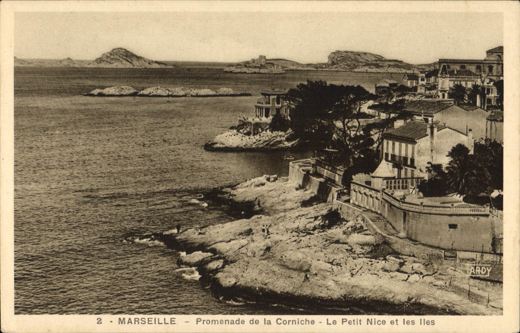 CPA Marseille Promenade de la Corniche Le Petit Nice et les Iles 