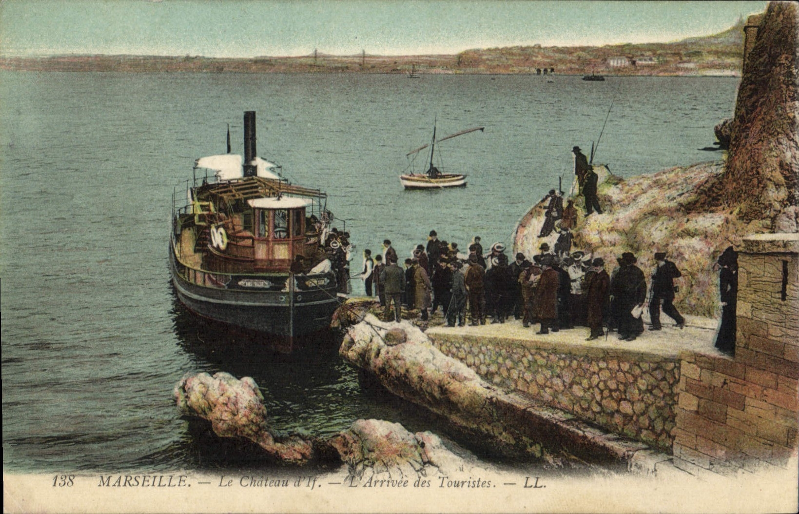 CPA Marseille Le Chateau l'Arrivee des Touristes Bateau