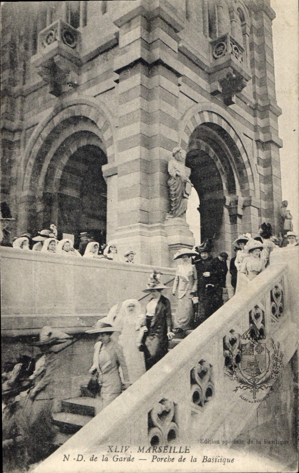 CPA Marseille N D de la Garde Porche d la Basilique 