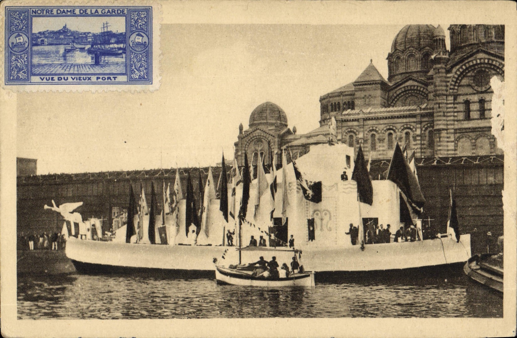 CPA Marseille N D de la Garde Fetes du Couronnement La Vierge couronne sur son Vaisseau 