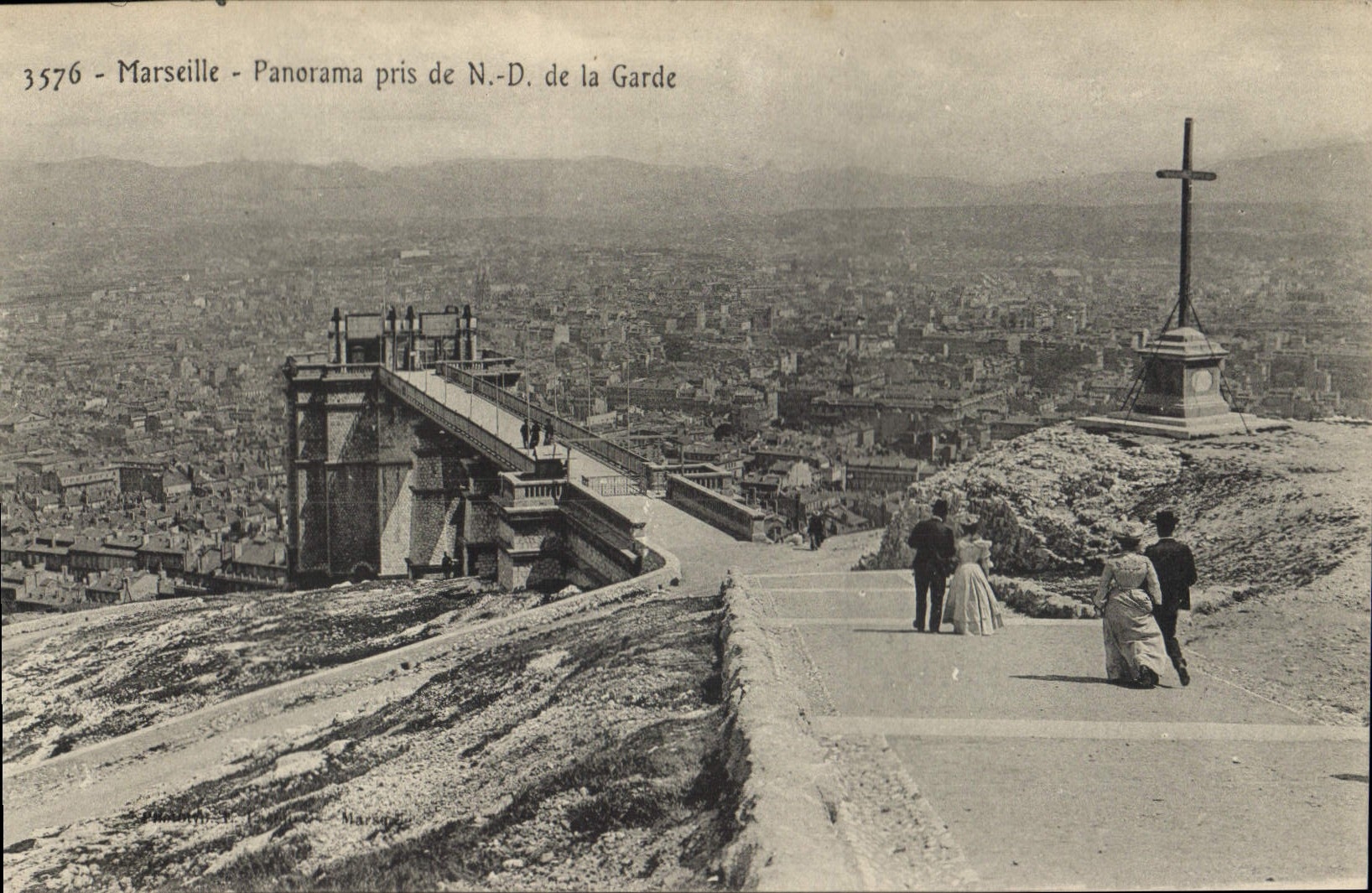 CPA Marseille Panorama pris de N D de la Garde 