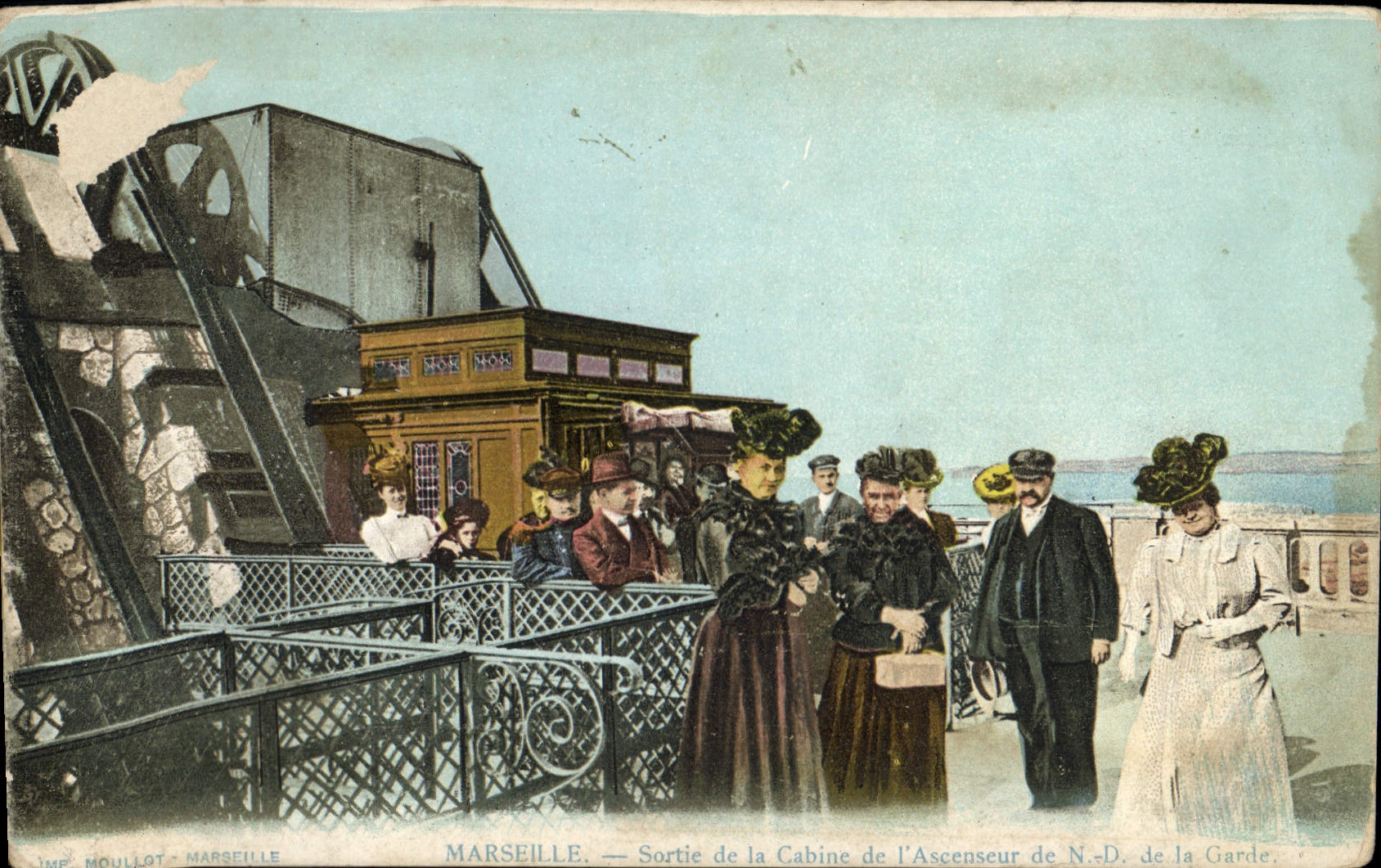 CPA Marseille Sortie de la Cabine de l'Ascenseur de N D de la Garde 