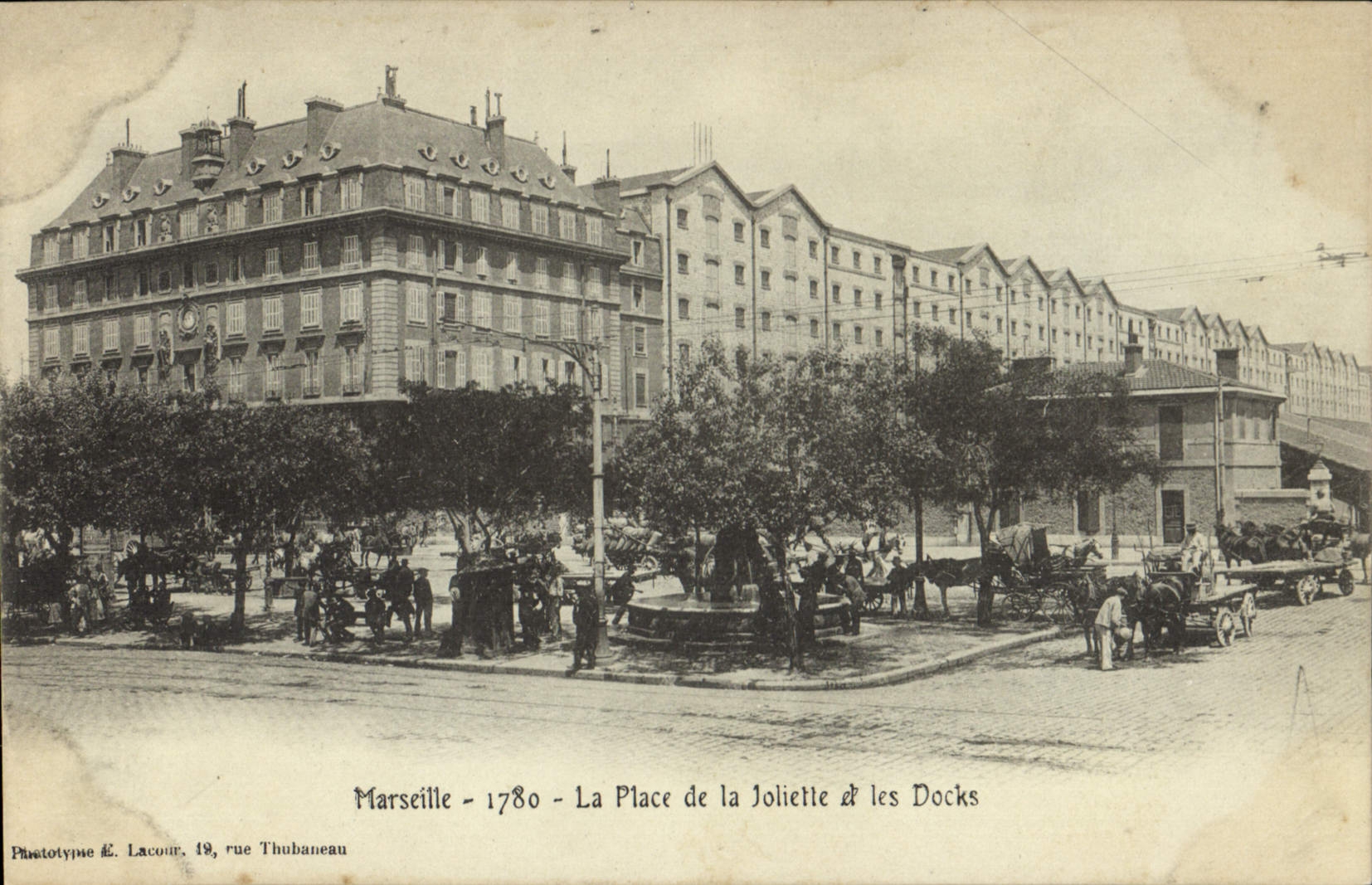 CPA Marseille La Place de la Joliette et les Docks