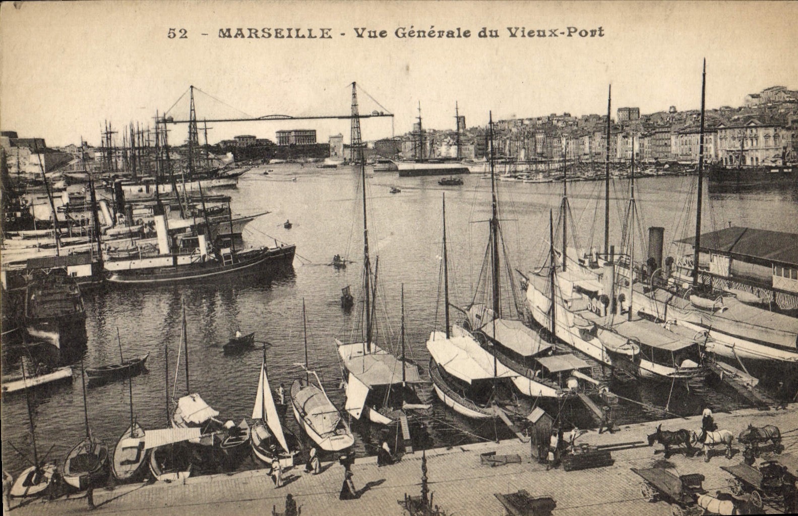 CPA Marseille Vue Generale du Vieux Port Bateaux