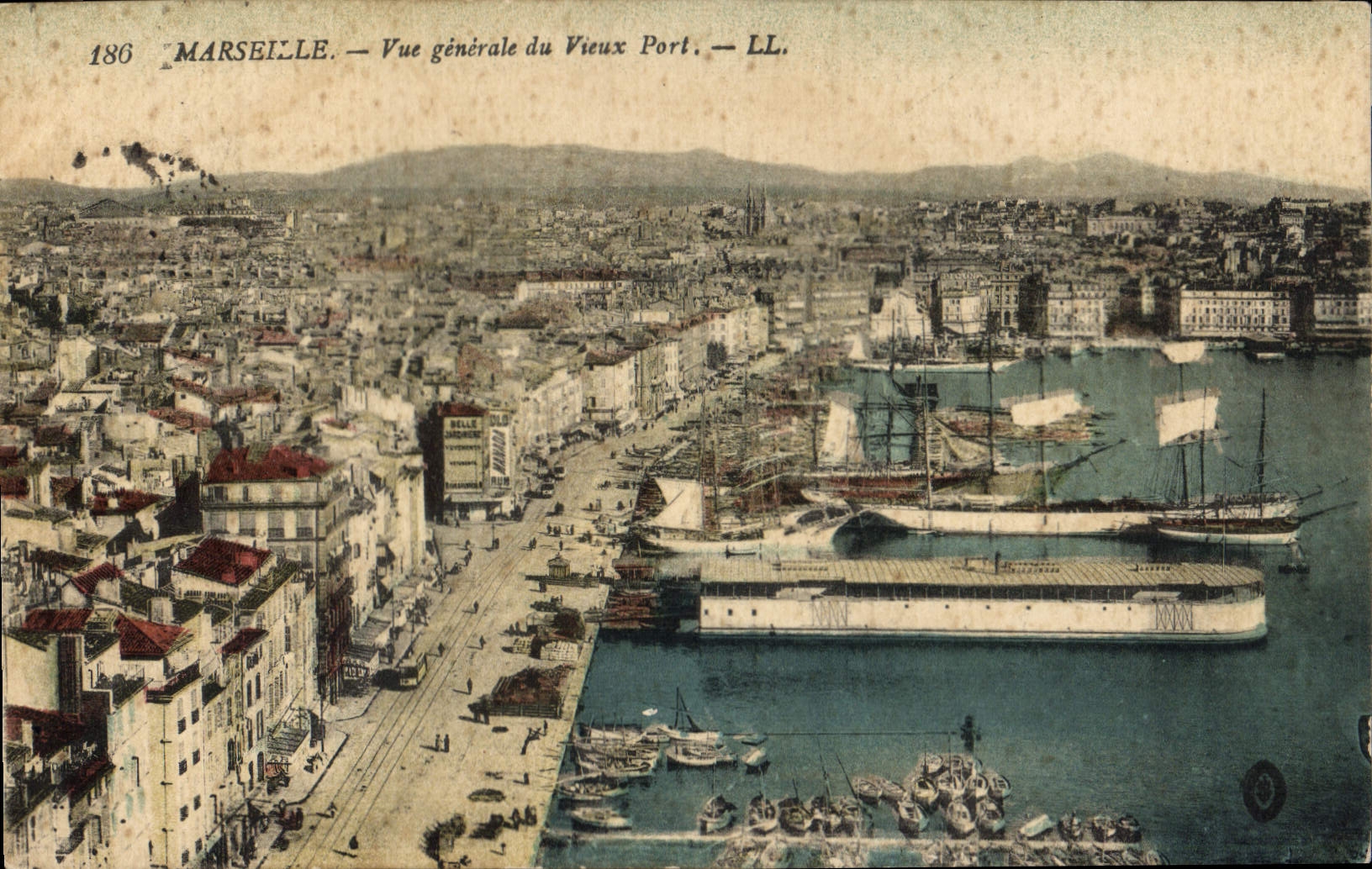 CPA Marseille Vue generale du Vieux Port