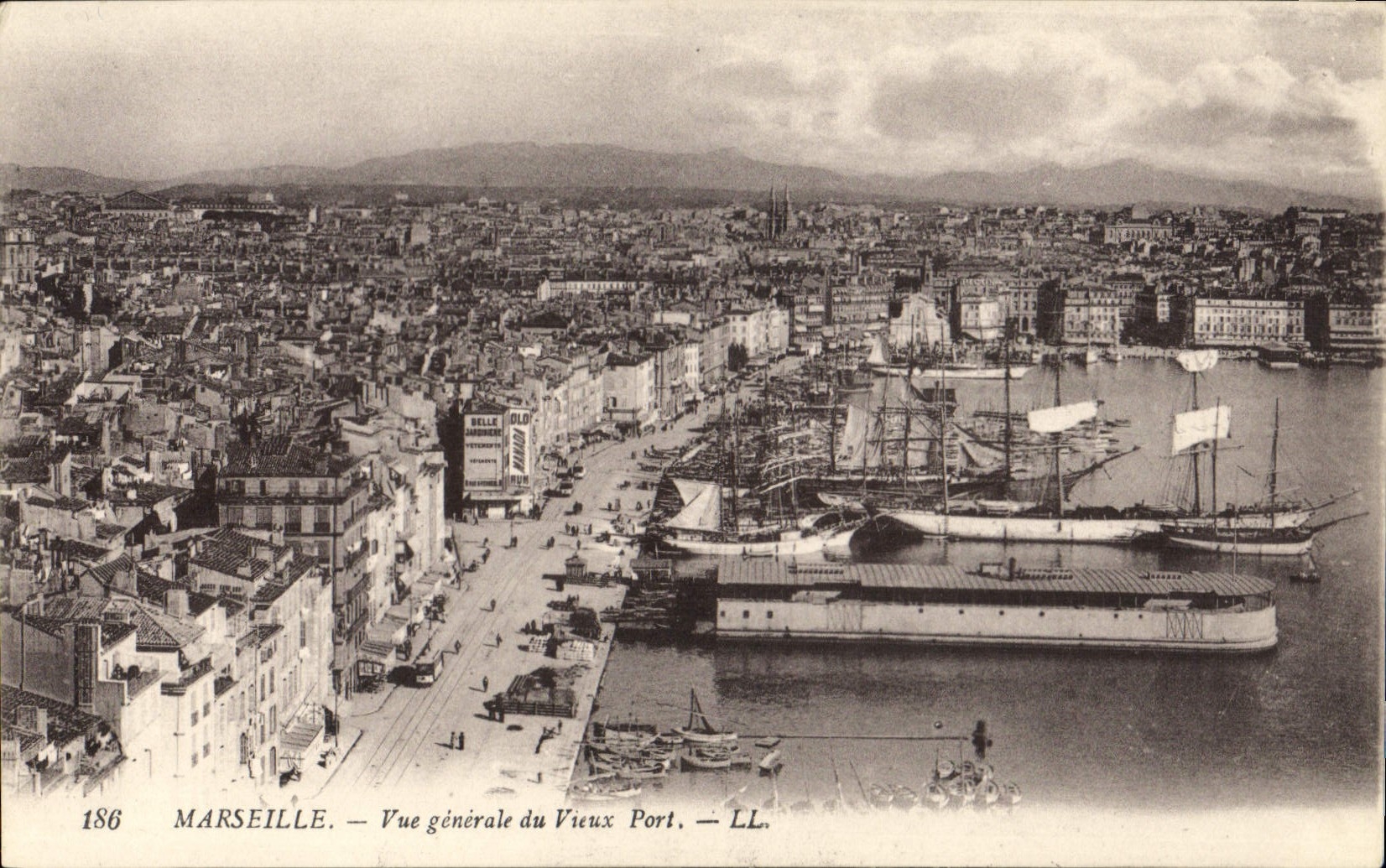 CPA Marseille Vue generale du Vieux Port