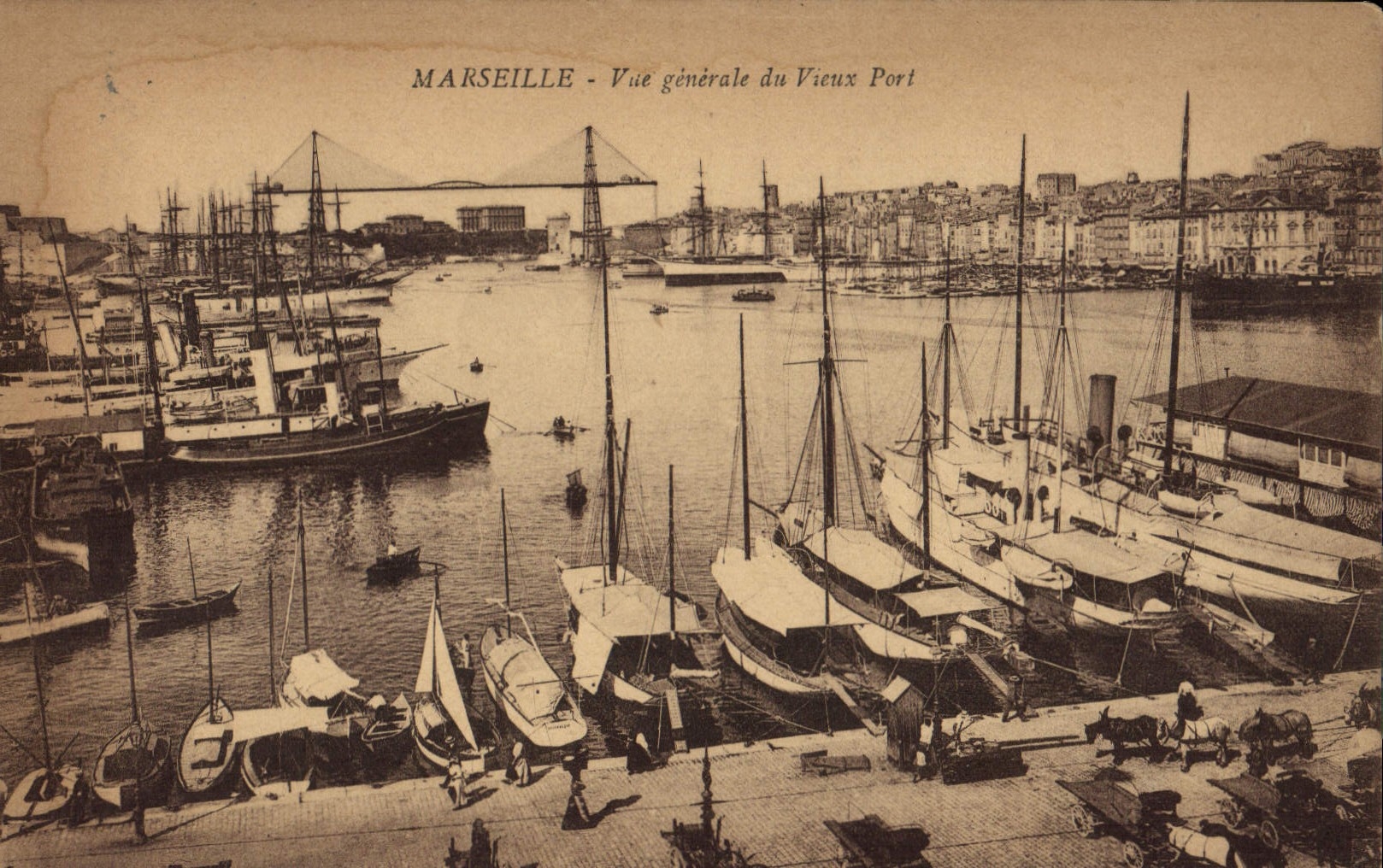 CPA Marseille Vue generale du Vieux Port 