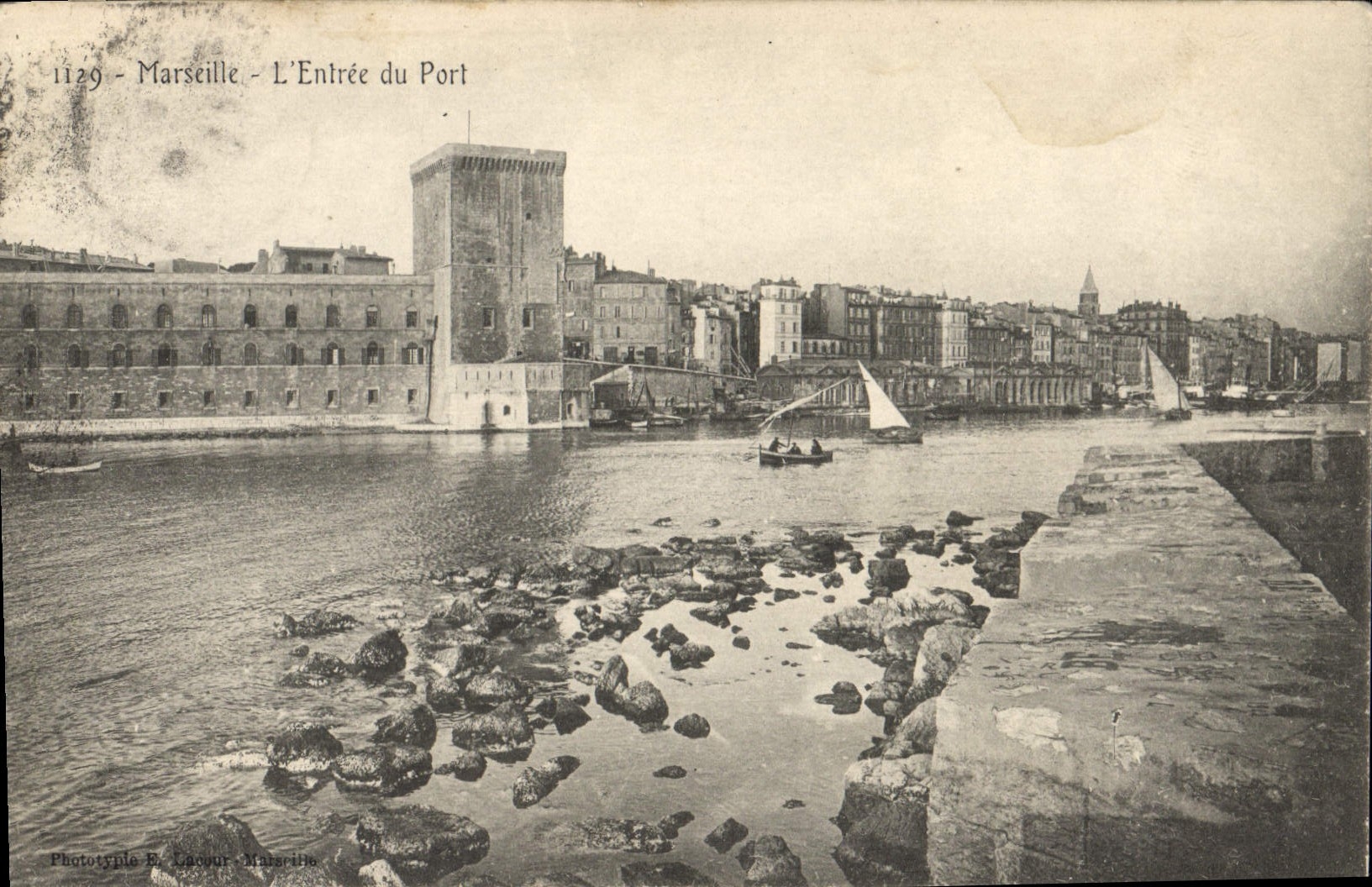CPA Marseille l'Entree du Port 